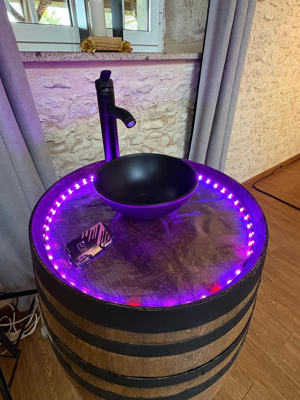 Fontaine à punch lumineuse — tonneau vintage