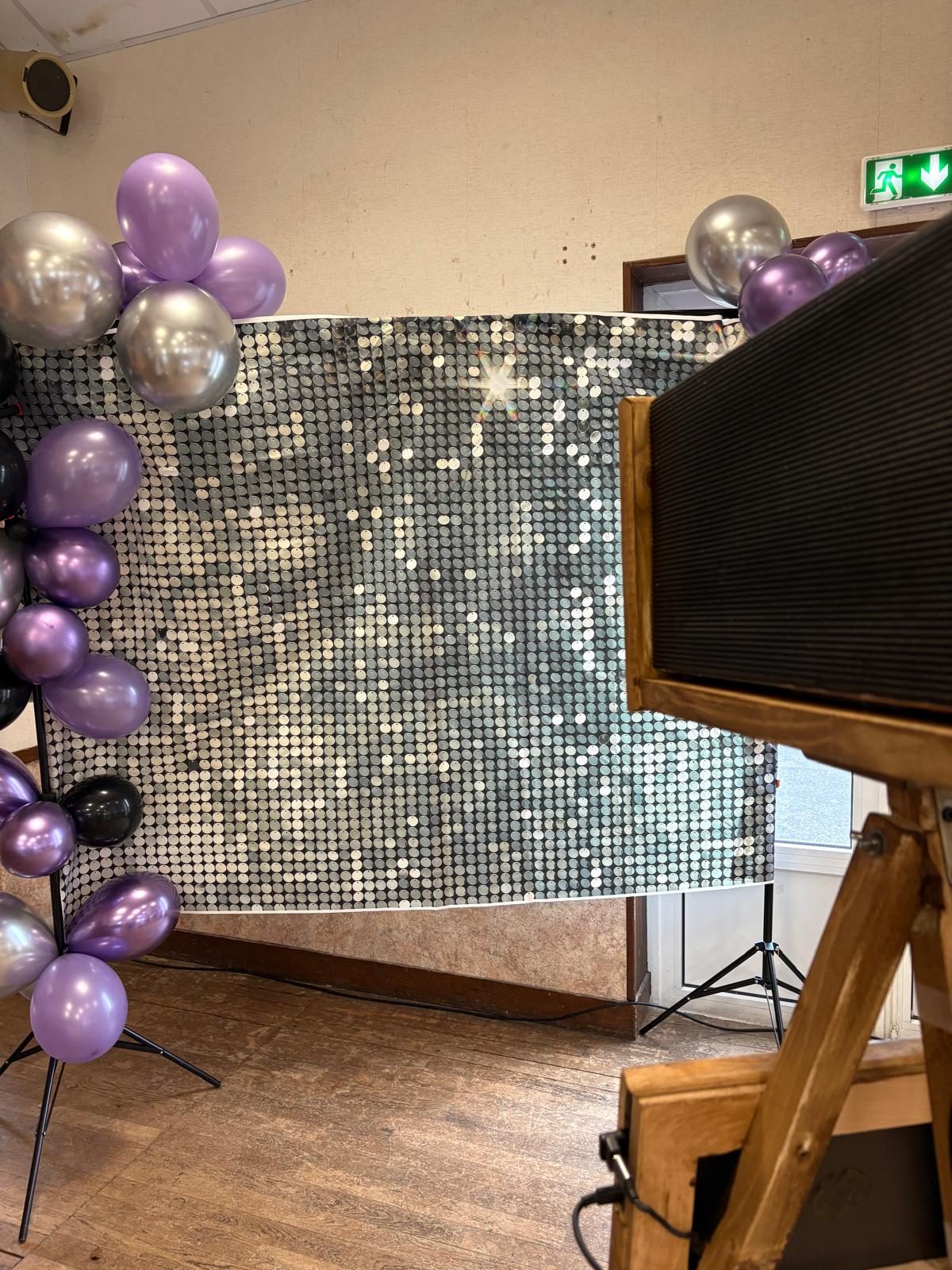 Décor à paillettes et ballons